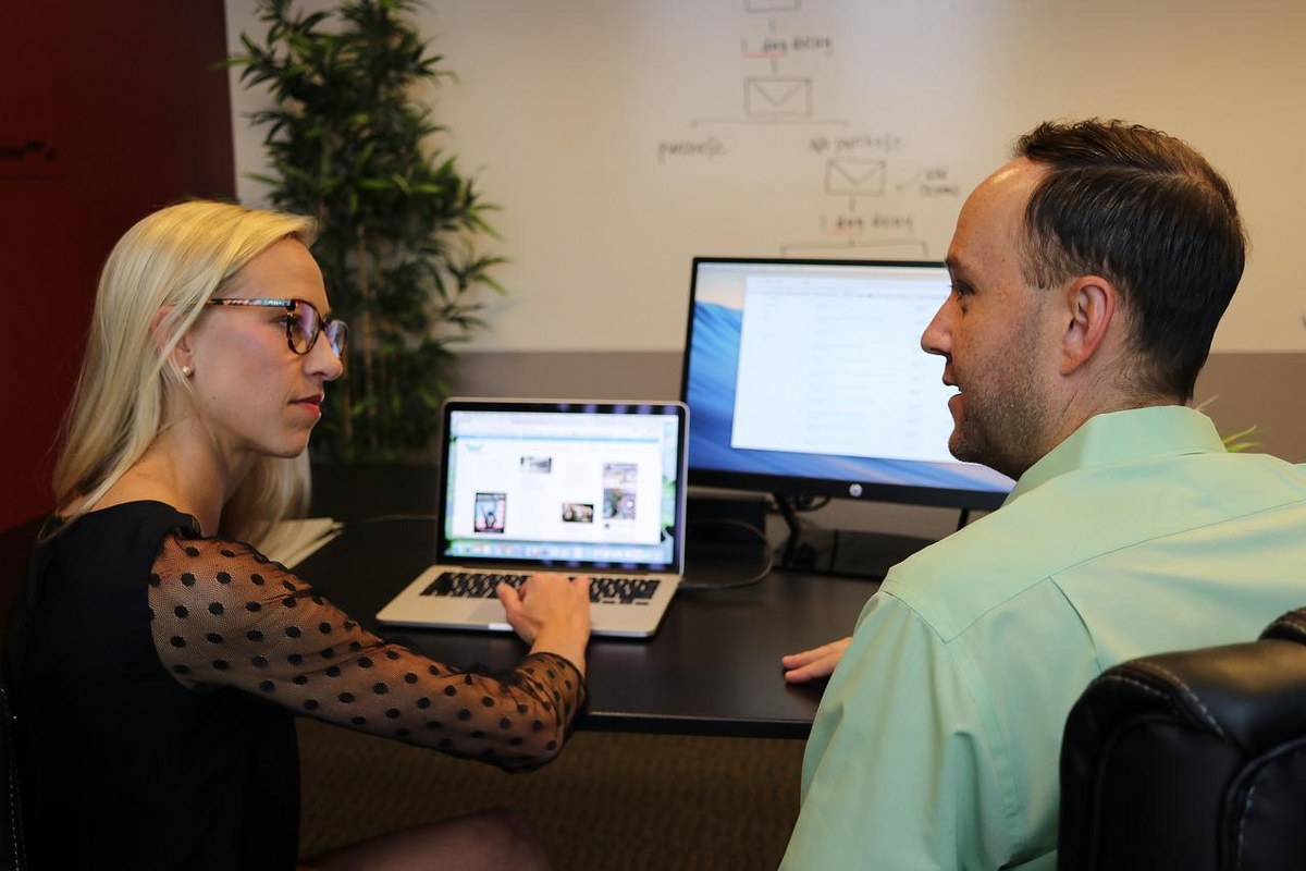A company manager working on a website with a professional.