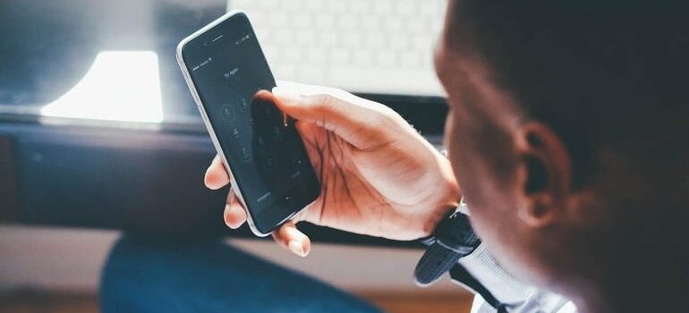 A person using a phone, showing that mobile optimization is one of the best ways to reduce your bounce rate.