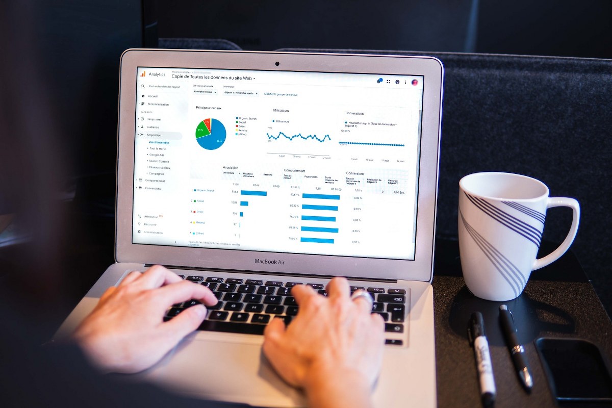 A person working on PPC marketing.