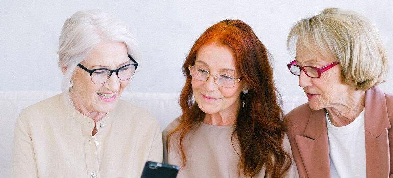 A group of old ladies reading an email.